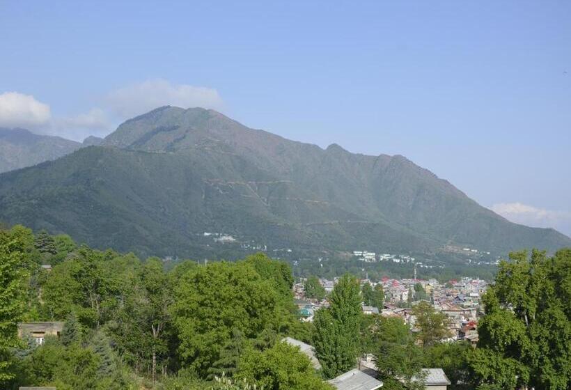 בית מלון כפרי Golden Tulip Srinagar