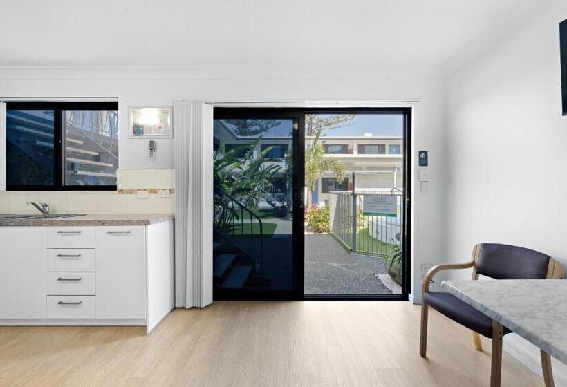 Montego Mermaid Beach Motel