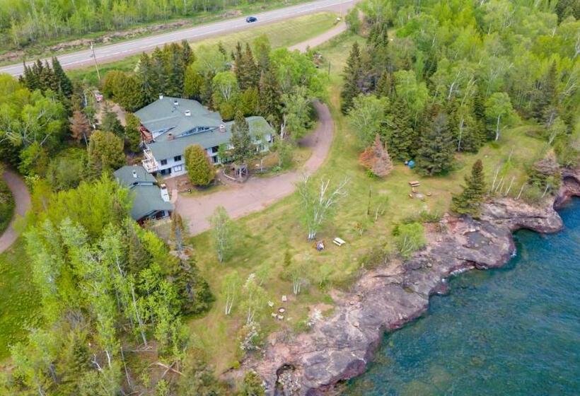 호스텔 Thomsonite Inn On Lake Superior