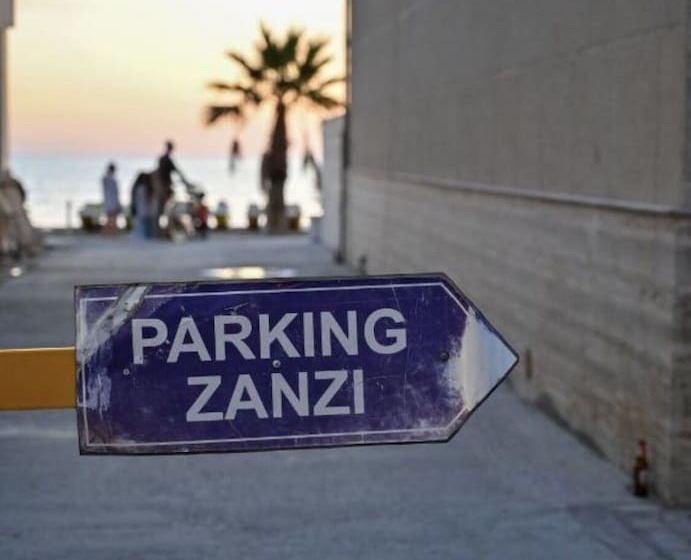 فندق Zanzi
