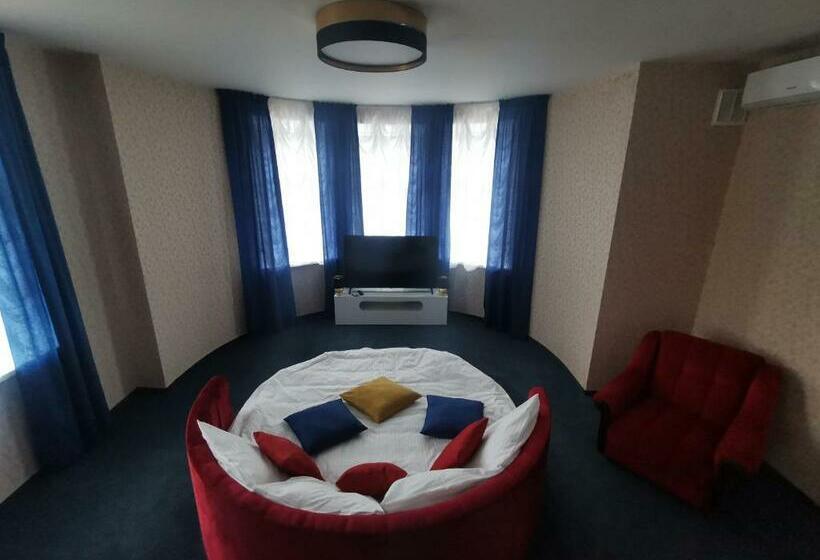 Central Hotel With Free Parking