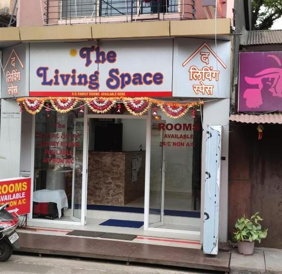 Отель The Living Space