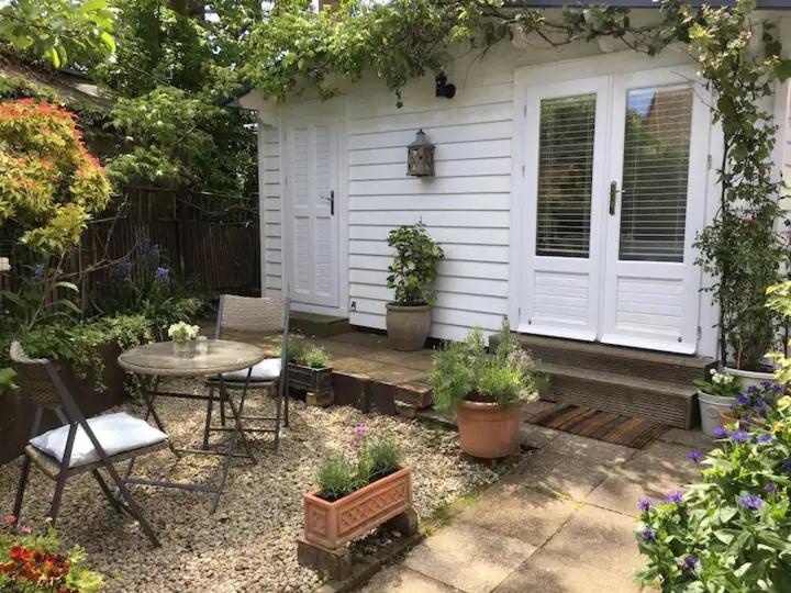 Bed and Breakfast Garden Studio