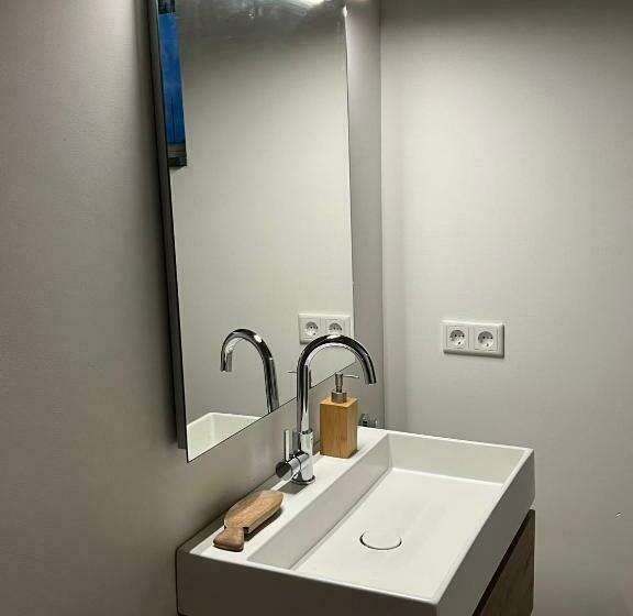 مبيت وإفطار Plassenzicht Logies & Sloepverhuur