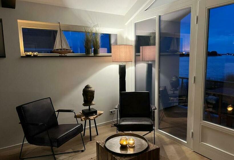 مبيت وإفطار Plassenzicht Logies & Sloepverhuur