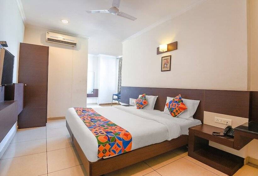 Fabhotel White Clouds