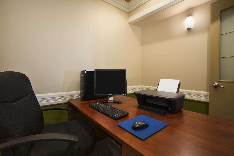 فندق Days Inn By Wyndham High Level