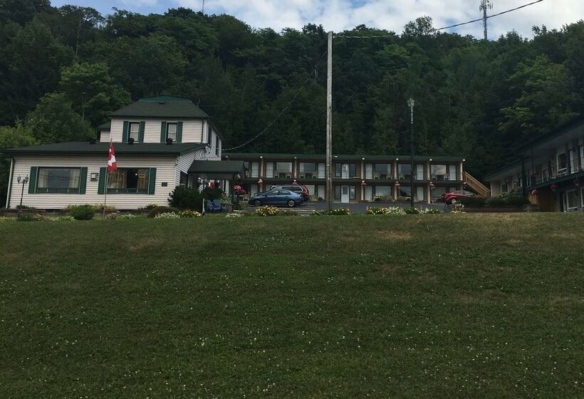 בית מלון כפרי Knights Inn Huntsville