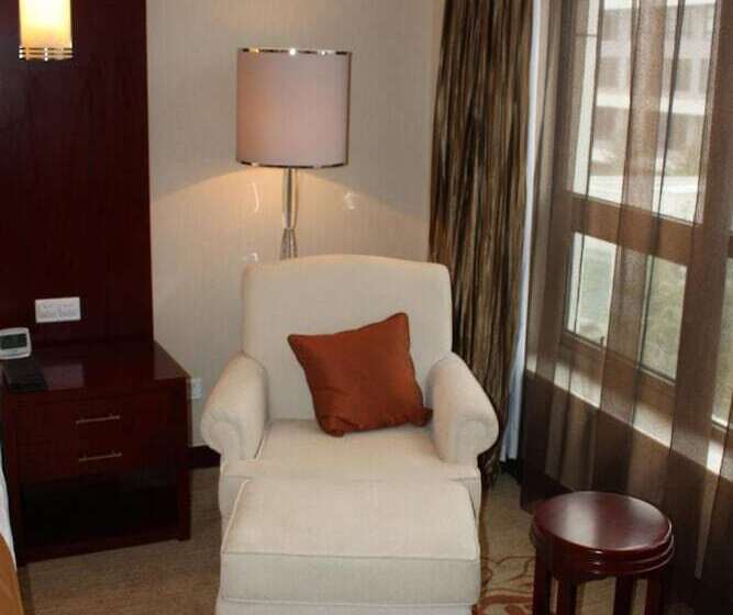 Отель New Century Fengming Resort Zaozhuang