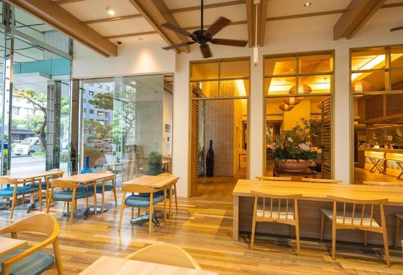 בית מלון כפרי Nishitetsu Resort Inn Naha