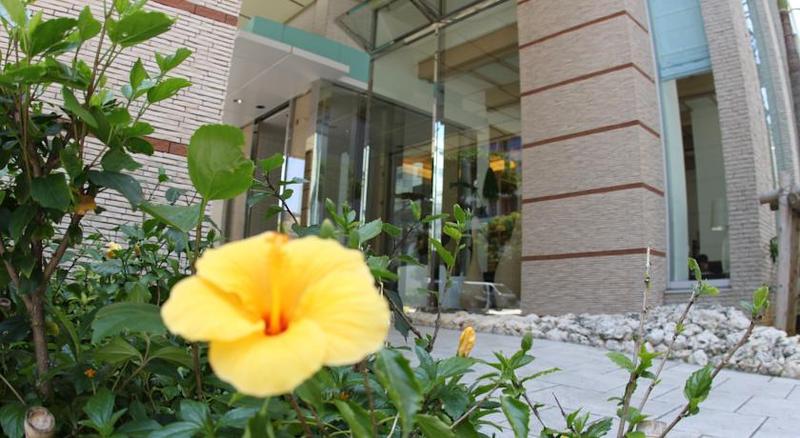 בית מלון כפרי Nishitetsu Resort Inn Naha