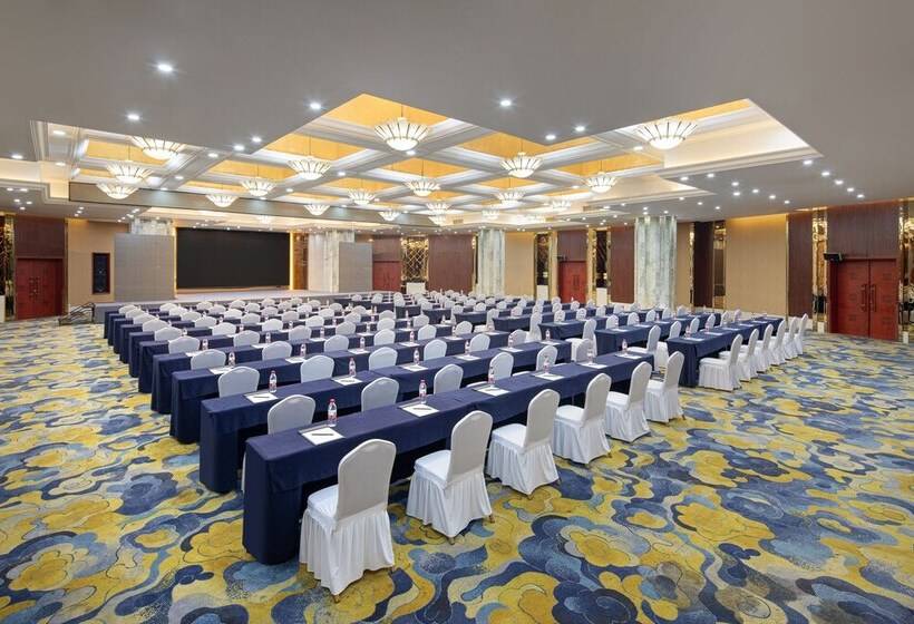 ホテル Ramada Plaza By Wyndham Chongqing West