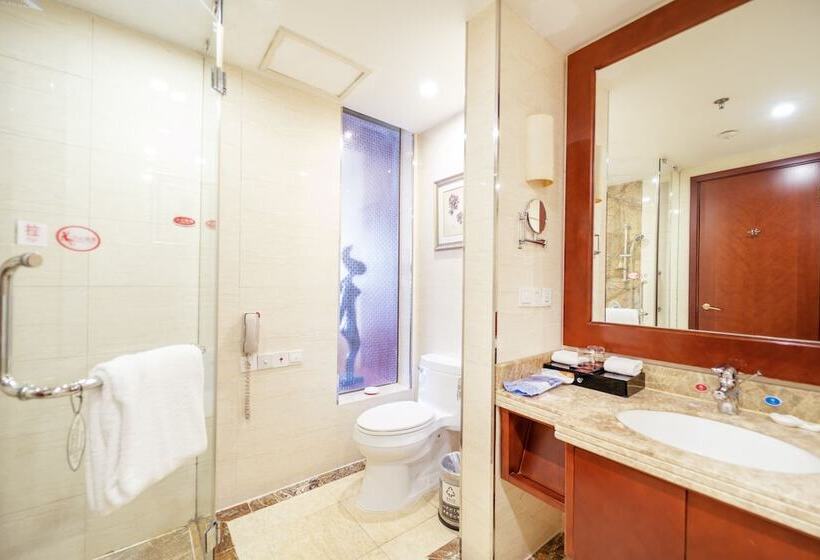 ホテル Ramada Plaza By Wyndham Chongqing West