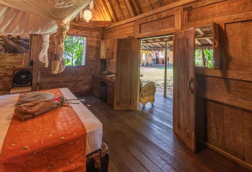 هتل Ratua Private Island Resort