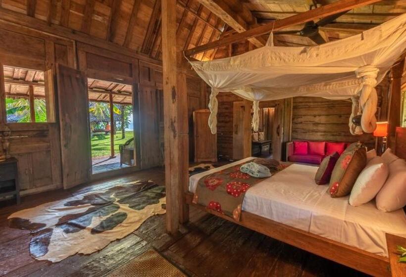 هتل Ratua Private Island Resort