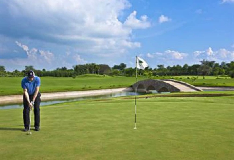 אתר נופש Lemon Tree Hotel, Tarudhan Valley, Manesar