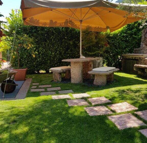 تختخواب و صبحانه Guesthouse Villa Tamas