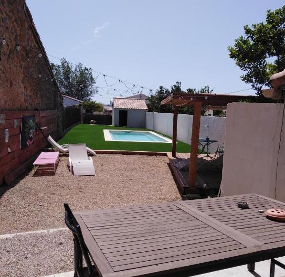 住宿加早餐  Maison A Bizanet Avec Piscine