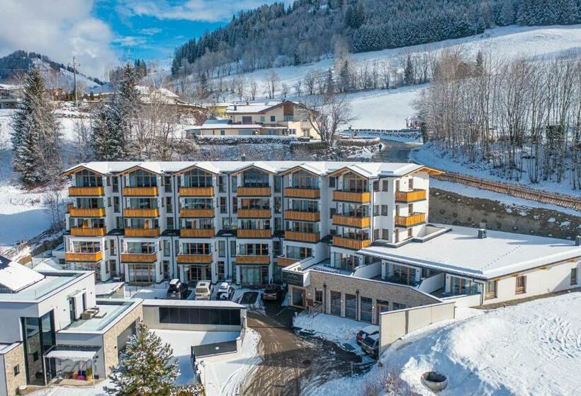 هتل Alpendorf Ski & Sonnenresort By Alpentravel
