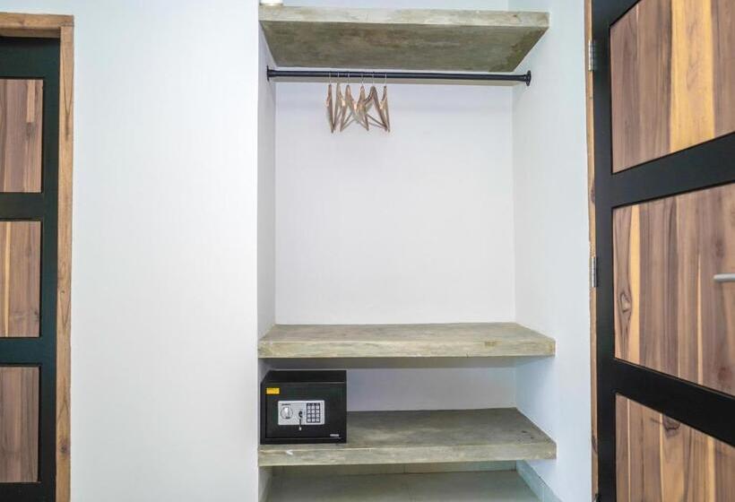 هتل Theodor At Labuan Bajo