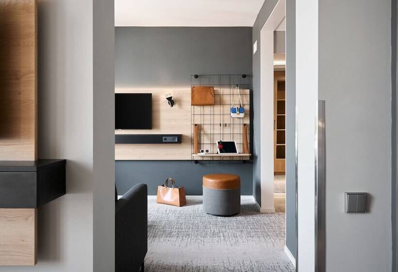فندق Moxy Bristol