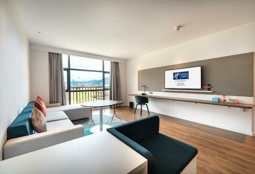 Отель Holiday Inn Express Linzhi Airport, An Ihg