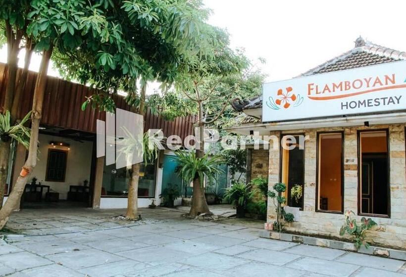 ホテル Flamboyan Asri Syariah Mitra Reddoorz Near Kampung Inggris Pare