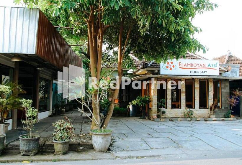 ホテル Flamboyan Asri Syariah Mitra Reddoorz Near Kampung Inggris Pare