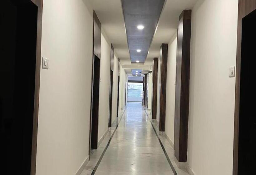 فندق Royal Embassy