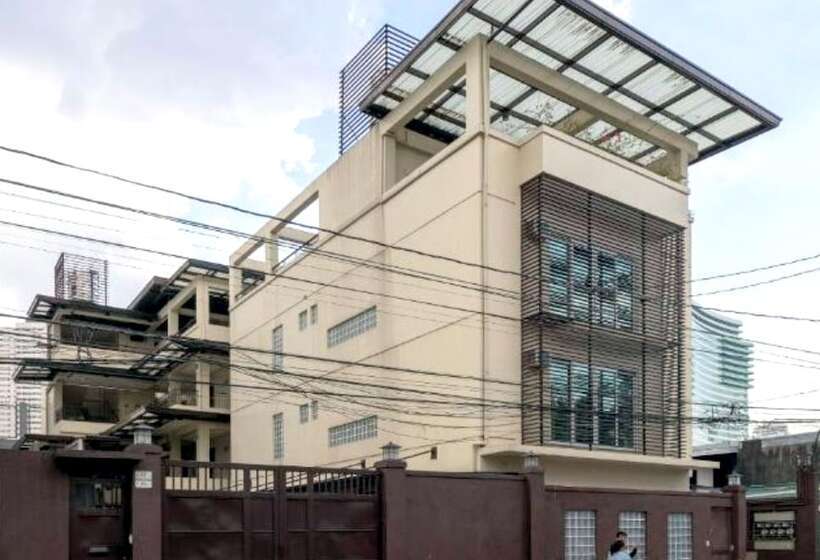 Hotel Vaccinated Staff  Oyo 850 Clr Mn Inn