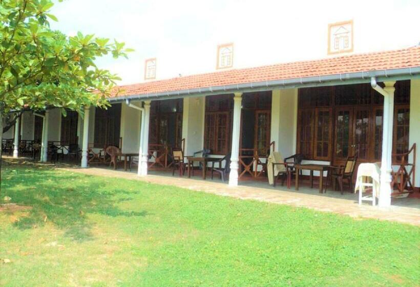 هتل White Sand Beach Nilaveli