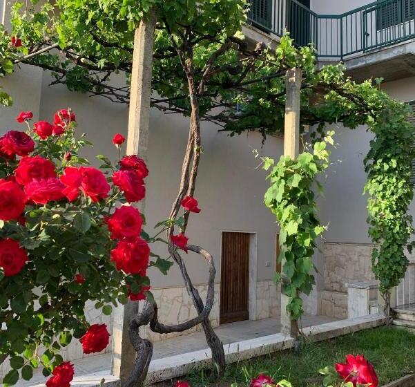 פנסיון L Acqua E La Pietra