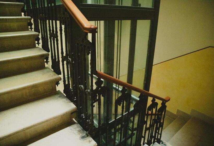 تختخواب و صبحانه Palazzo De Brado