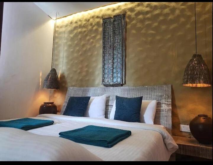 هتل Amata By The Beach