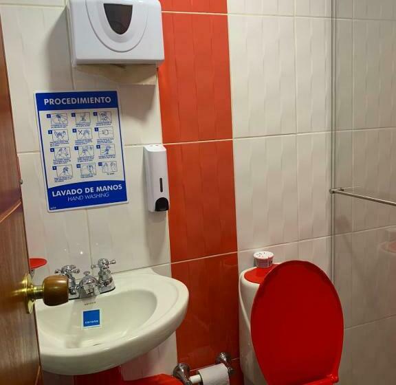 پانسیون Hostal La Luz De La Colina