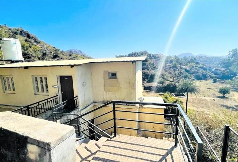ベッドアンドブレックファースト Shikhar Bunglow   A Stunning Valley View Bungalow In Mount Abu