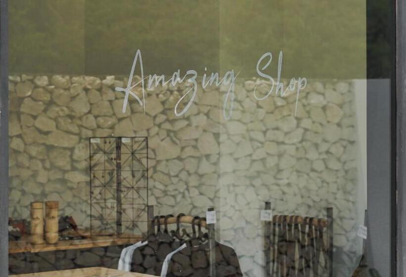 בית מלון כפרי Amazing Lombok Resort