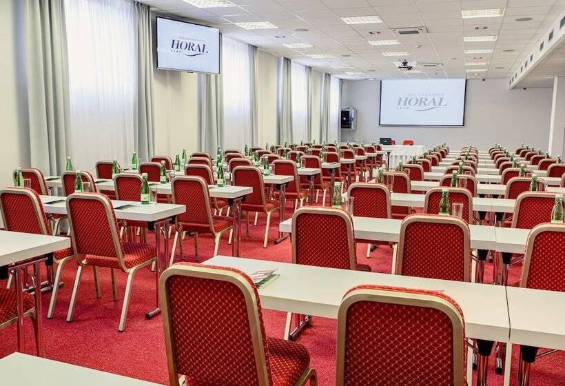 هتل Horal