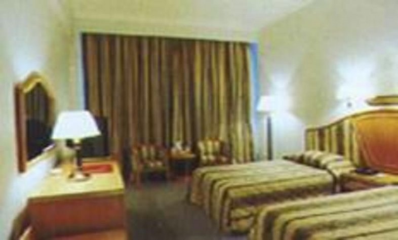 Hotel Huamao Airport Business