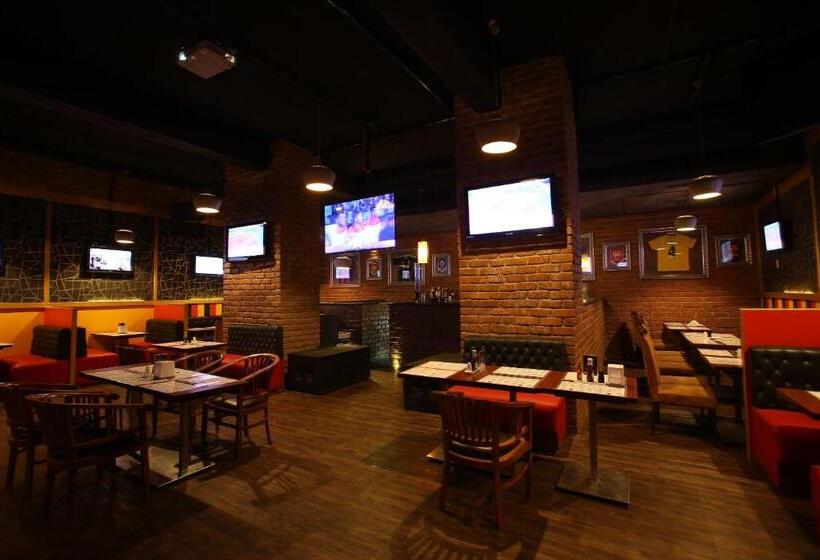 Отель The Bentley Seaside Boutique