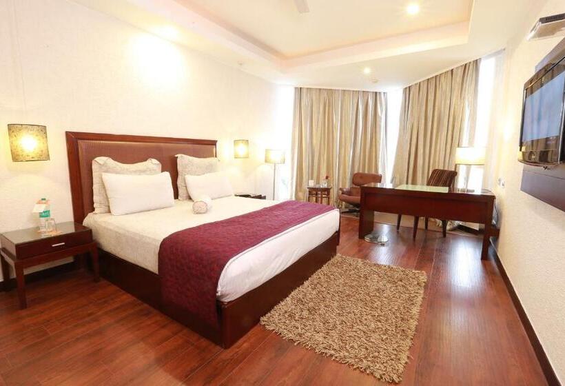 Отель The Bentley Seaside Boutique