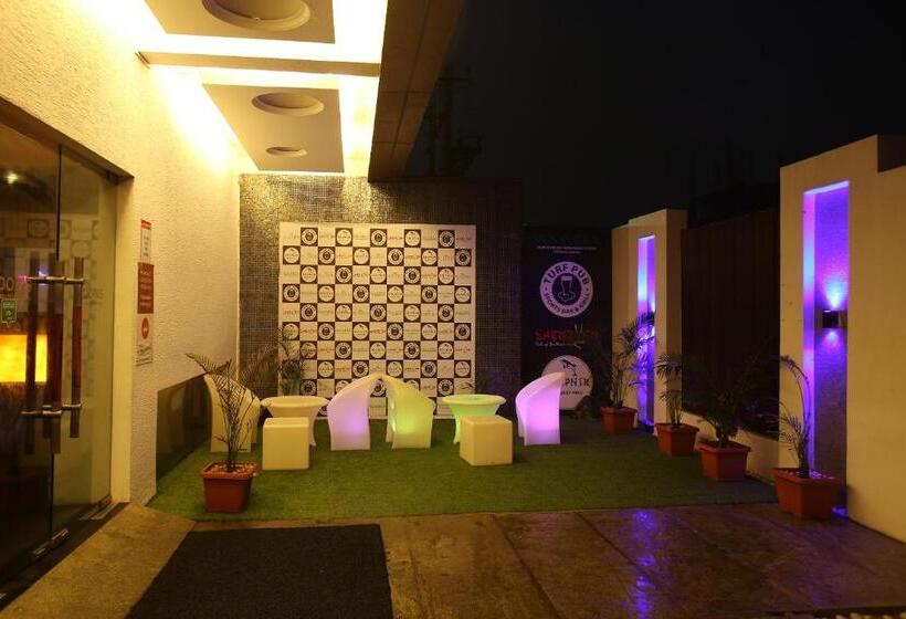 Отель The Bentley Seaside Boutique