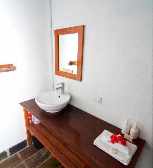 استراحتگاه Deco Stop Lodge