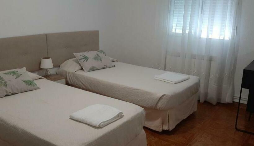 Bed and Breakfast Alojamiento Casa León