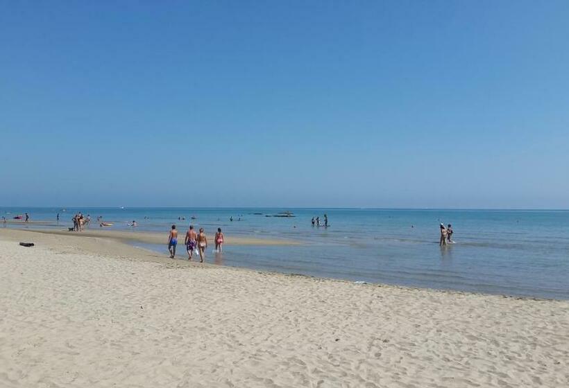 تختخواب و صبحانه Casa Gialla Silvi Marina