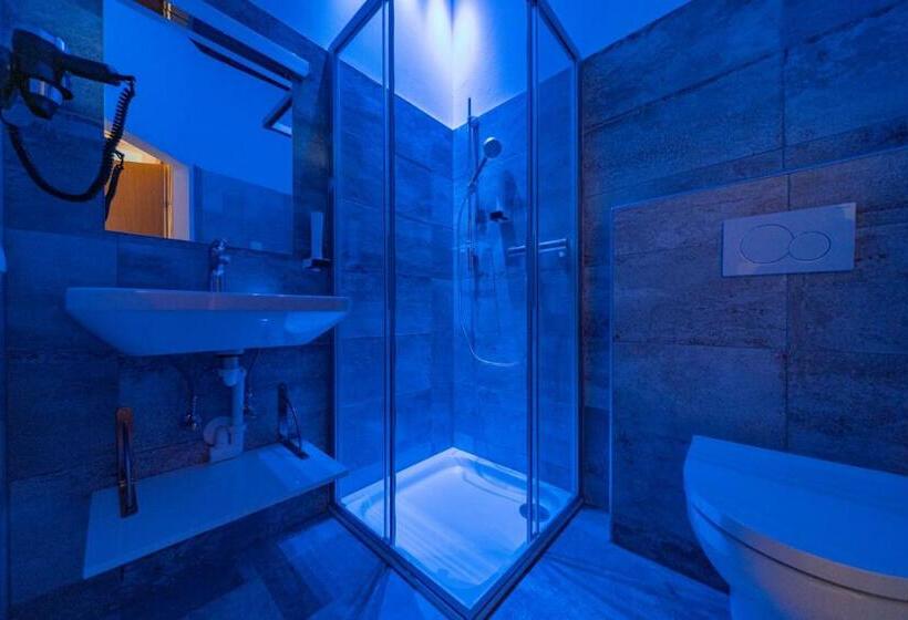 ベッドアンドブレックファースト Haus Weyregg   Pension