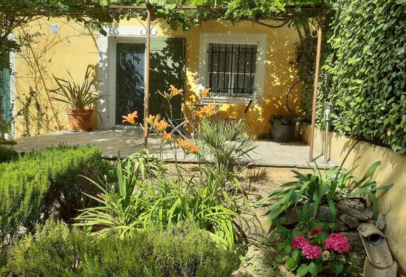 تختخواب و صبحانه Villa Xanadu