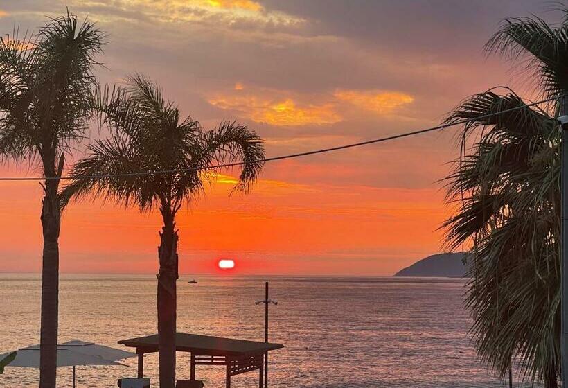 Отель Seaside