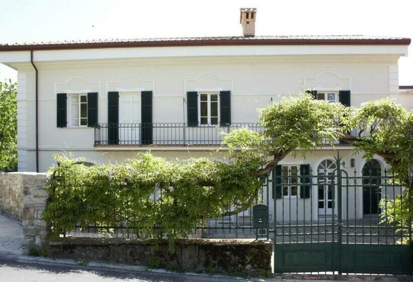 تختخواب و صبحانه Villa Cascate