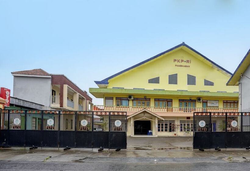 ホテル Oyo 2708  Kemuning Syariah